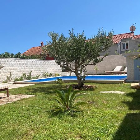 Villa Mediterra Garden & Pool Bol Exterior foto
